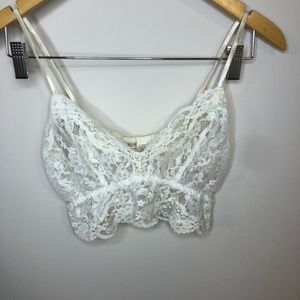 Vintage Gold Label Cream Lace Scalloped Edge Size Medium Bra
